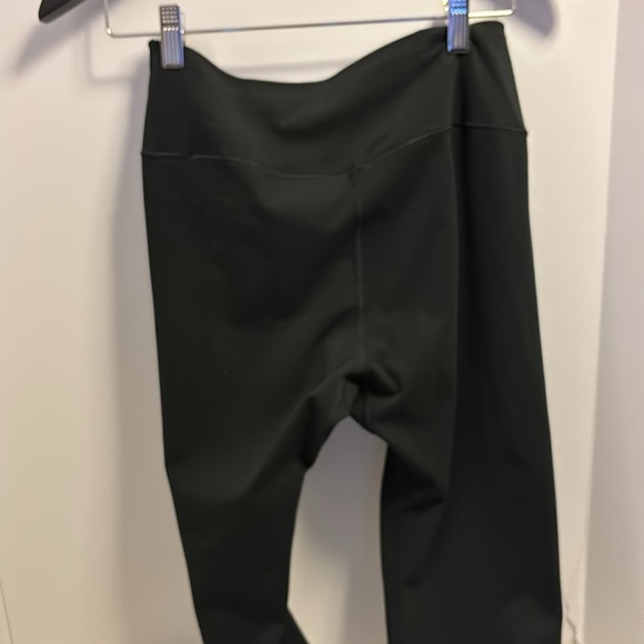 UNIQLO BLACK FLARE ATHLETIC PANTS SIZE MEDIUM ALSO HAVE SIZE LARGE NO POCKETS - Picture 5 of 6